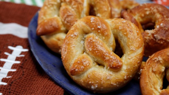 Soft Pretzels with Queso Dip
